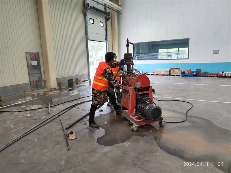 根河厂房地面下沉塌陷注浆加固施工